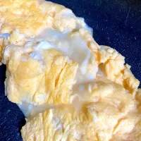 Snapdishの料理写真:よつ葉さんのカマンベールブルーチーズで厚焼きたまご🥚🧀|Ayakoさん