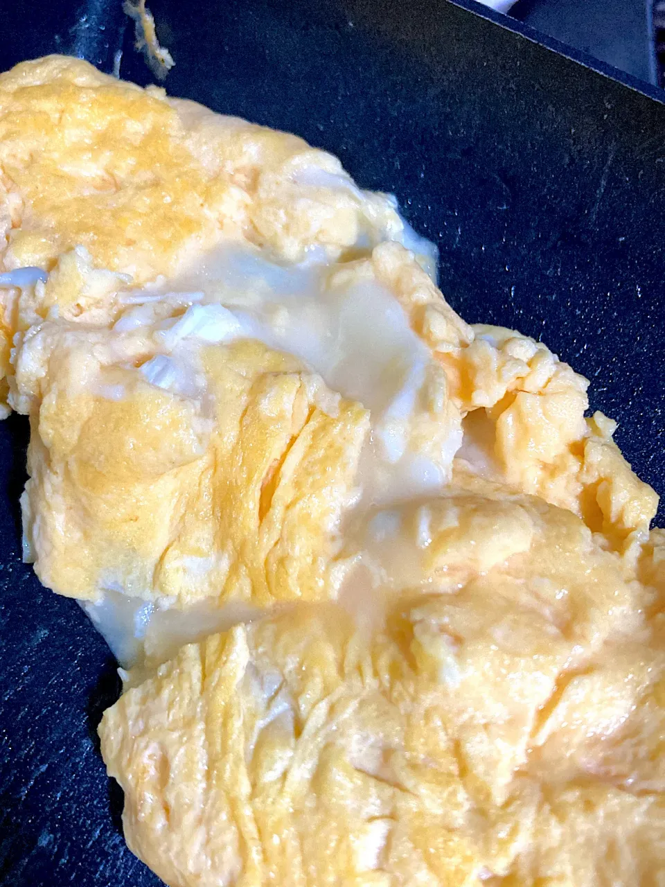 Snapdishの料理写真:よつ葉さんのカマンベールブルーチーズで厚焼きたまご🥚🧀|Ayakoさん