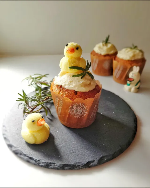 Snapdishの料理・レシピ写真:キャロットケーキ マフィン🥕｜今日はイースター♡