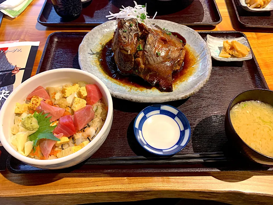 Snapdishの料理写真:鮪テール煮付け定食|なお。さん