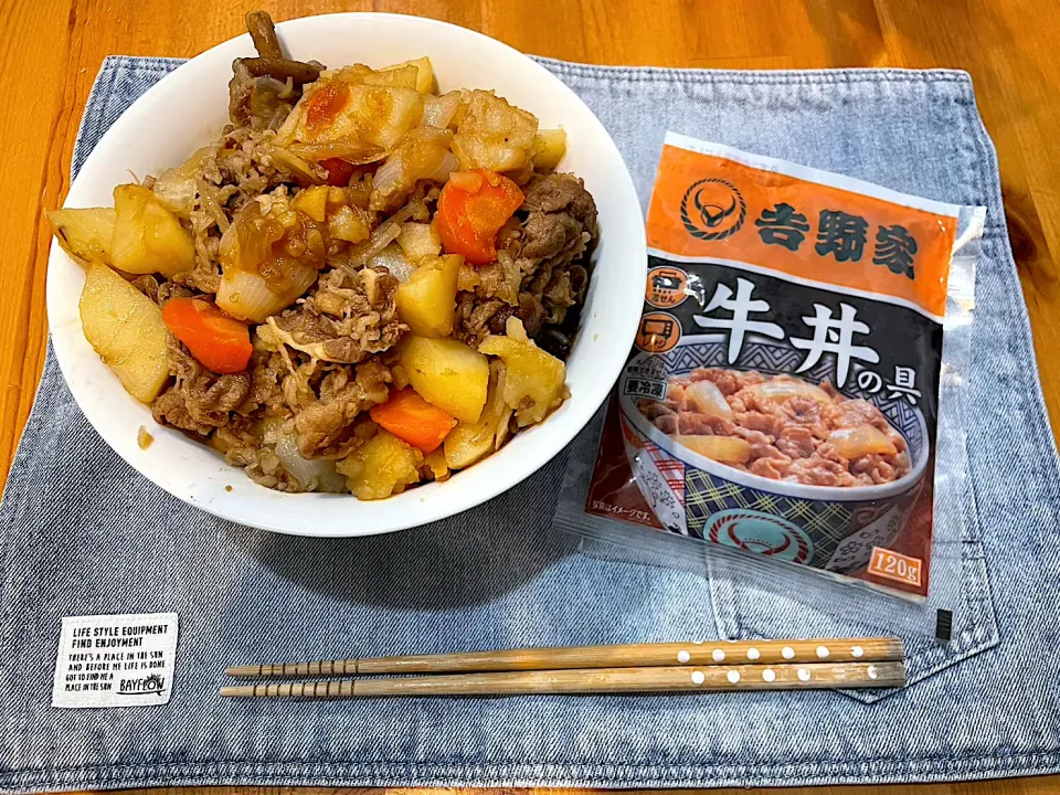 Snapdishの料理写真:娘作〜肉じゃが牛丼|Harumiさん