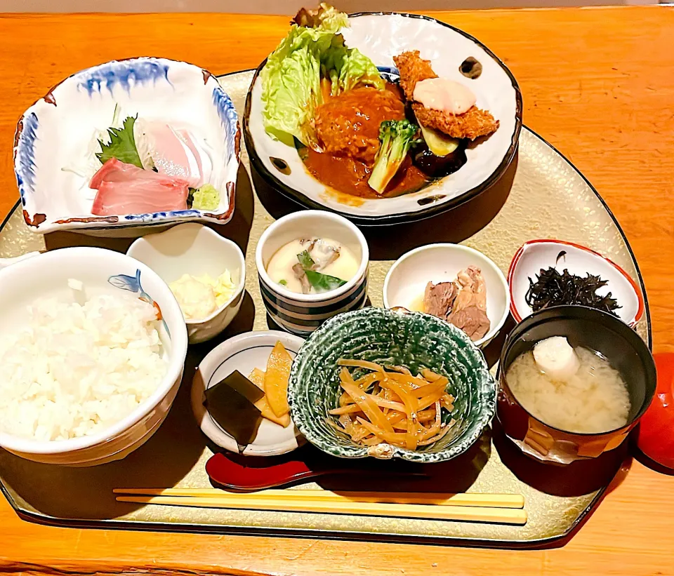 デミグラスハンバーグと白身魚フライ定食|nozoさん