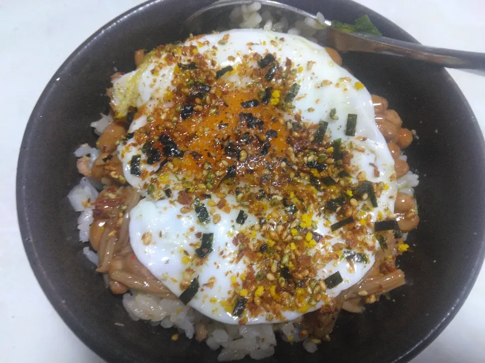 なめ茸と肉そぼろ入りショゴス丼|darkbaronさん