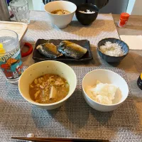 Snapdishの料理写真:鯖の塩焼き、豚汁|わたっちさん