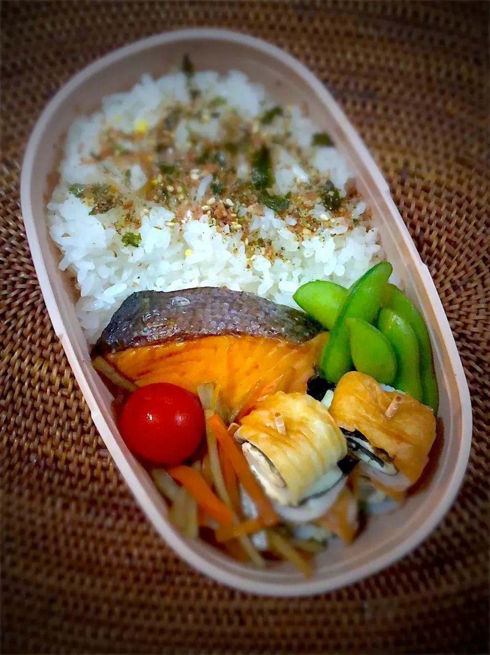 お弁当171日目　塩鮭　ちくわのチーズ巻き　きんぴらごぼう|mmmさん