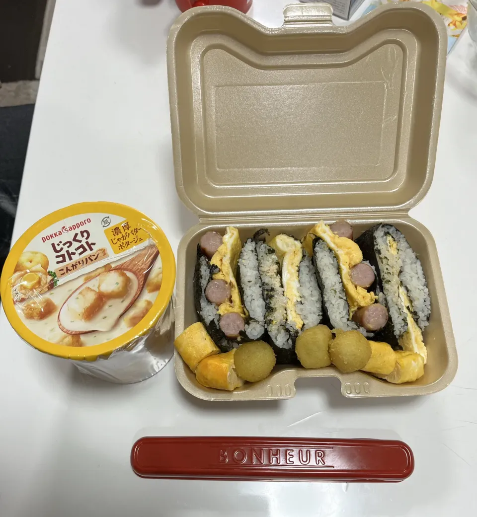 Snapdishの料理写真:パパ弁☆おにぎらず（ウインナー・卵・ツナ）☆コロコロポテト☆卵焼き☆スープ|Saharaさん