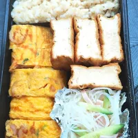 Snapdishの料理写真:手作り弁当
ウインナーネギ入り卵焼き
厚揚げの生姜焼き
キュウリとハムの春雨マヨサラダ
玄米ご飯|俊一さん