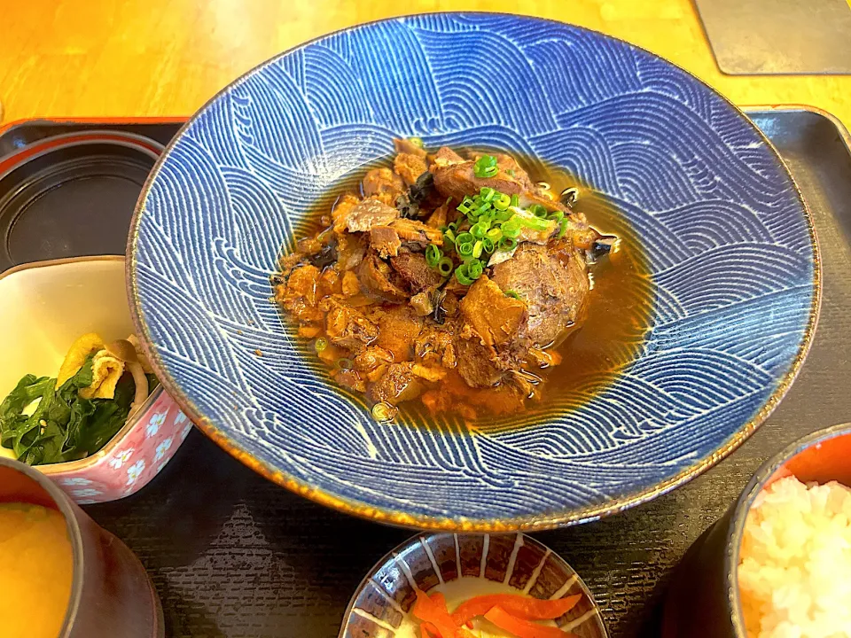 まぐろのあら煮定食|ぶりっとさん