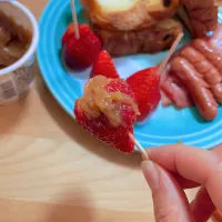 Snapdishの料理写真:ピーナッツいちご🍓美味しかった！レーズンパンと合う🍞！|shikimamaさん