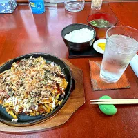 Snapdishの料理写真:お好み焼き定食(寿の里)|Saudadeさん