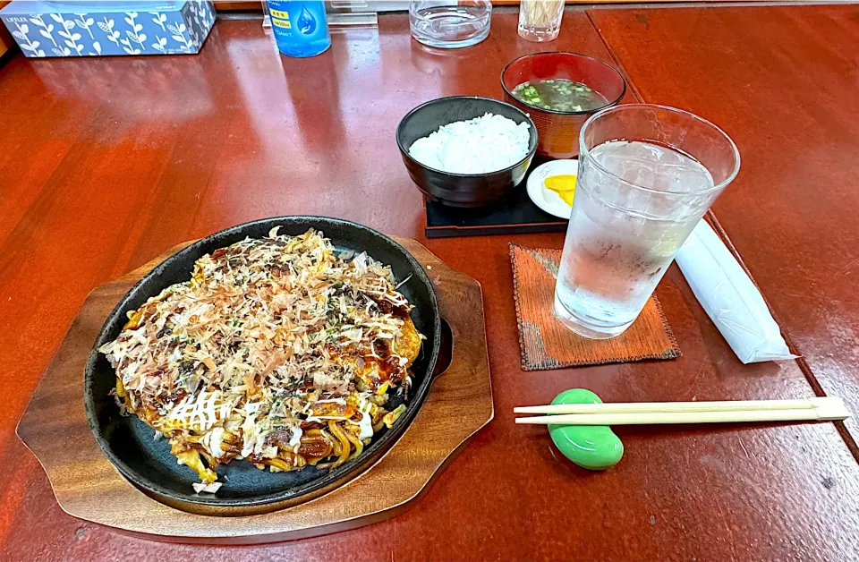 Snapdishの料理写真:お好み焼き定食(寿の里)|Saudadeさん