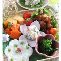 Snapdishの料理写真:お花見弁当|るんるんママsmile*N*kitchenさん