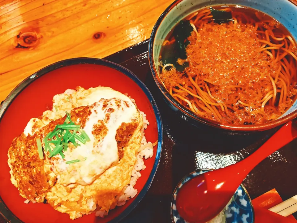 Snapdishの料理写真:銀座道しるべ【カツ丼と蕎麦のセット】|梨々香さん