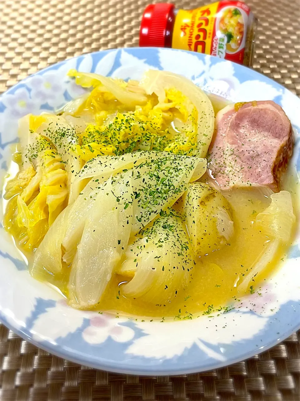 @きなこさんの料理 🔷STAUB 鍋🥔新じゃが春キャベツde食べるスープ🔷|ちゃっぴ〜さん