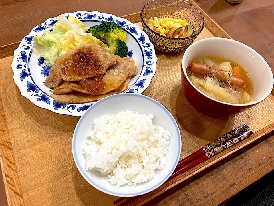 Snapdishの料理写真:玉ねぎソースの豚肉ソテー|たむろんさん