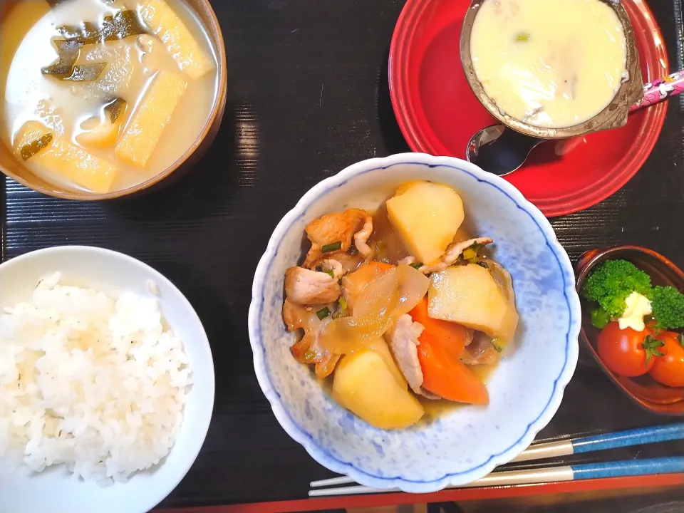 豚ロースで肉じゃが
舞茸味噌汁|さゆさん