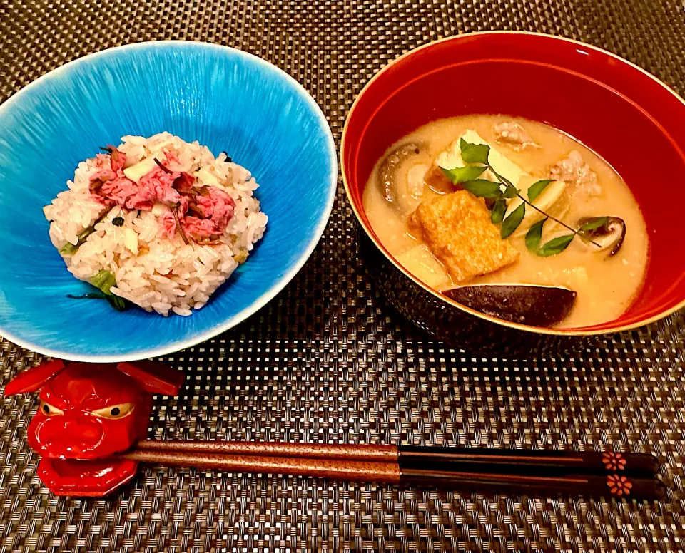 Snapdishの料理写真:桜おこわ🌸&孟宗汁🎋|にゃあ（芸名）さん