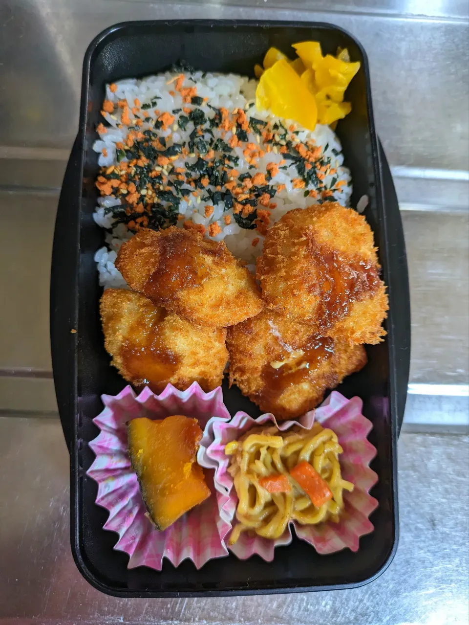 旦那弁当　2024/3/30

チキンカツ
焼きそば
かぼちゃ|ユキヨメ♪さん