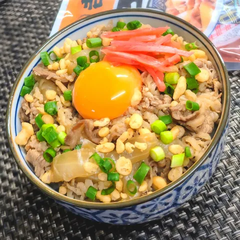 「冷凍牛丼の具」を使ってみたSnapdishの料理・レシピ写真:簡単めちゃウマ♪サクサク天かす牛どーーん