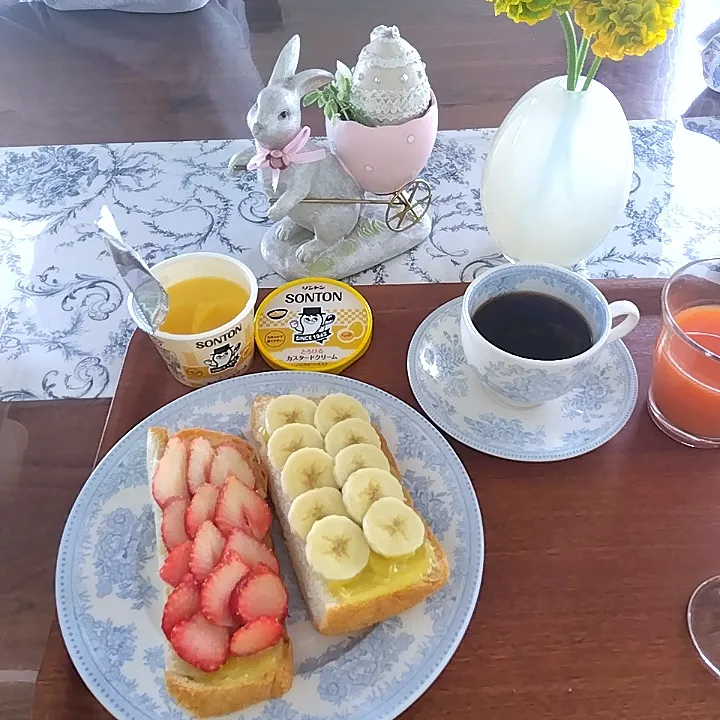 SONTONとろけるカスタードクリームでフルーツオープンサンドの朝食♡|ふふさん