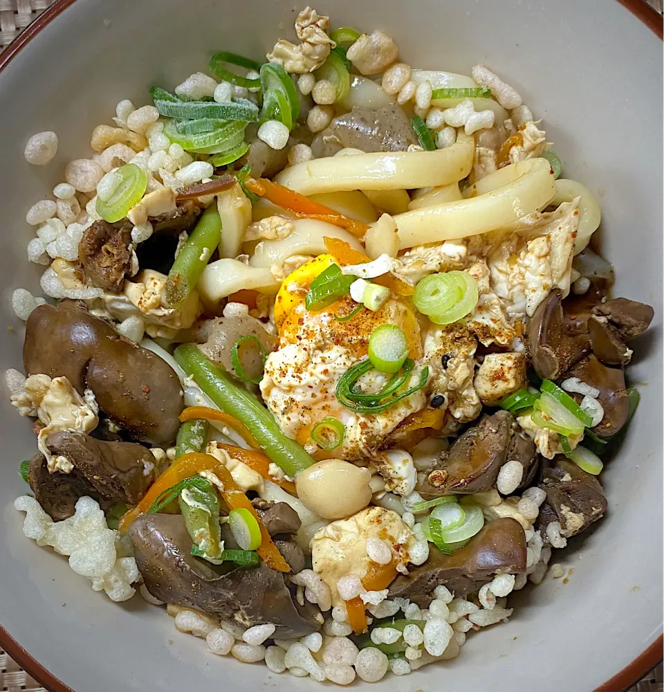 鶏レバ豆腐のぶっかけうどん|すくらんぶるえっぐさん