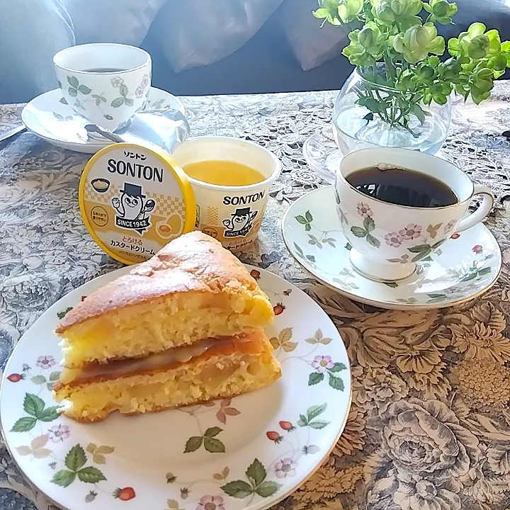 SONTONとろけるカスタードクリームで英国ヴィクトリアケーキ風ホットケーキ♡|ふふさん