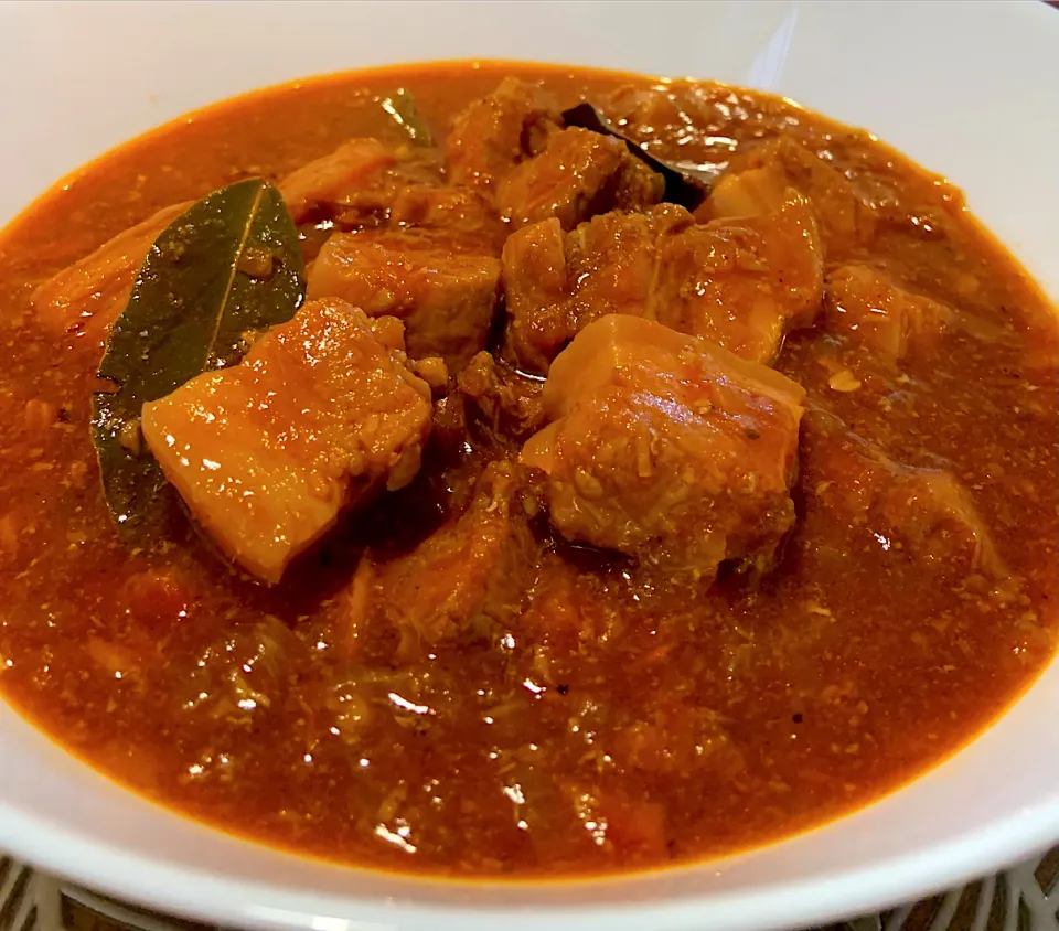 Pork belly salsiado “slow cook with tomatoes, onios, garlic, laurel leaves, whole pepper corns, soysauce, fishsauce|Ahnneさん