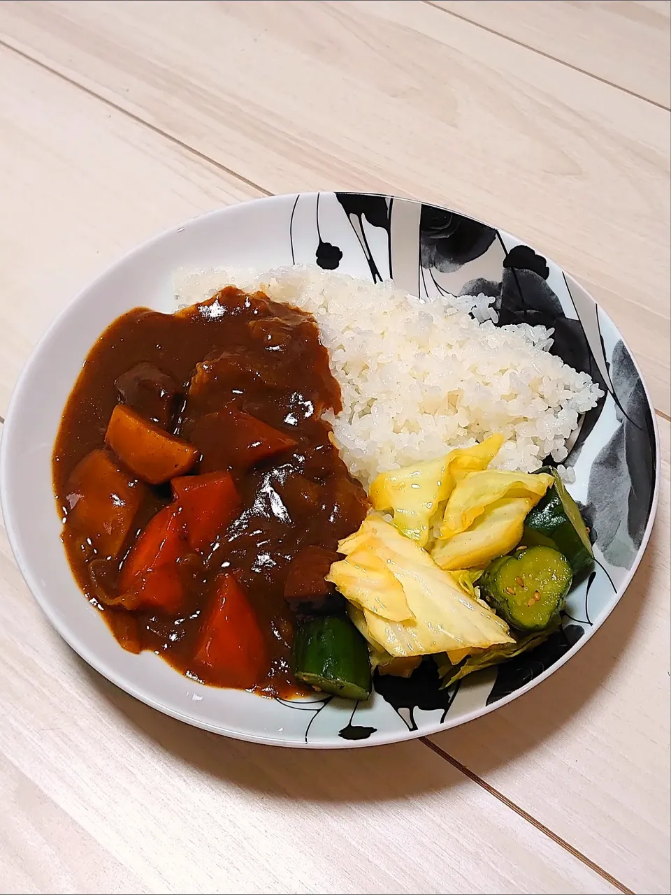 カレーライスと浅漬け|すーさん