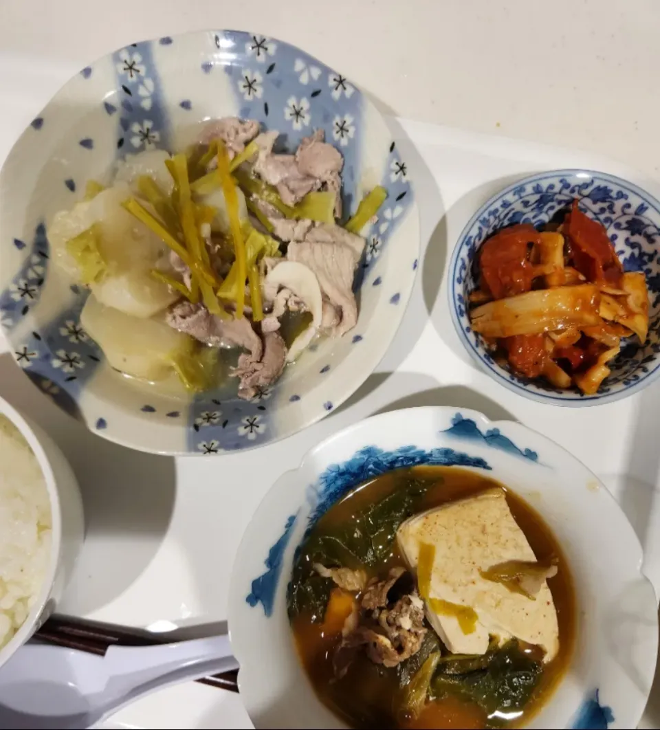 Snapdishの料理写真:かぶと豚肉の白だし煮、とみ田の豆腐スープ、トマトとエリンギの味噌炒め|さきさん