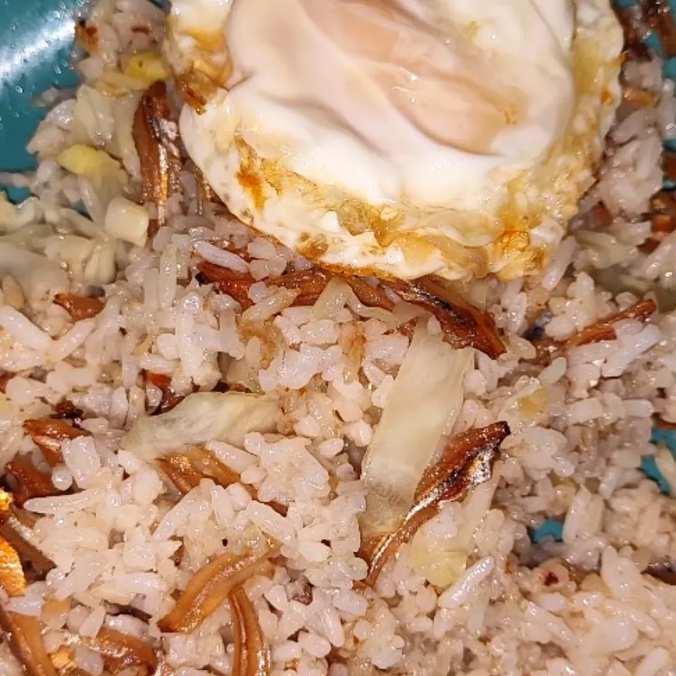 Fried Rice with anchovies side dish running egg yolk|simatasepetさん