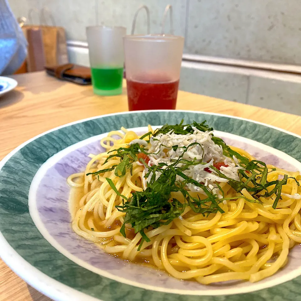 Snapdishの料理写真:しらすと梅の和風パスタ|hagineyさん