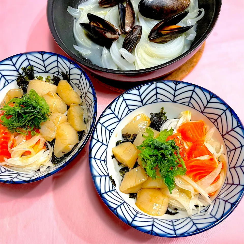 サーモンホタテポキ丼＆ムール貝と新玉ねぎの酒蒸し|ふうりんさん