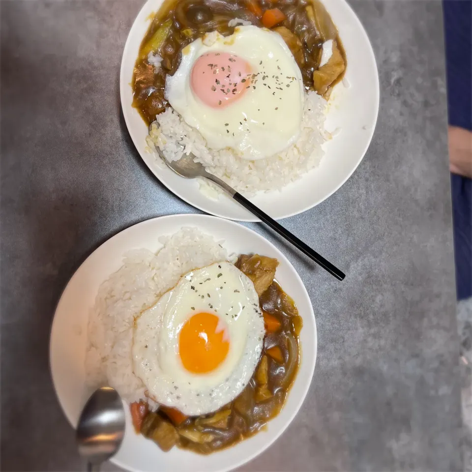 目玉焼きカレー|孤独のゆるめ料理初心者さん