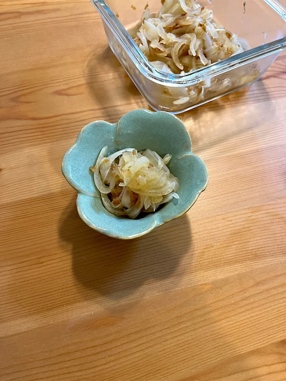 Snapdishの料理写真:梅こんぶ茶入り！新玉ねぎの和え物|えりママさん