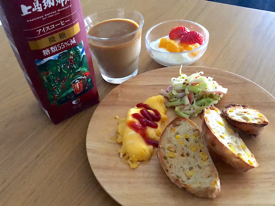 コーンパンで朝ごはん🍞|さおりさん