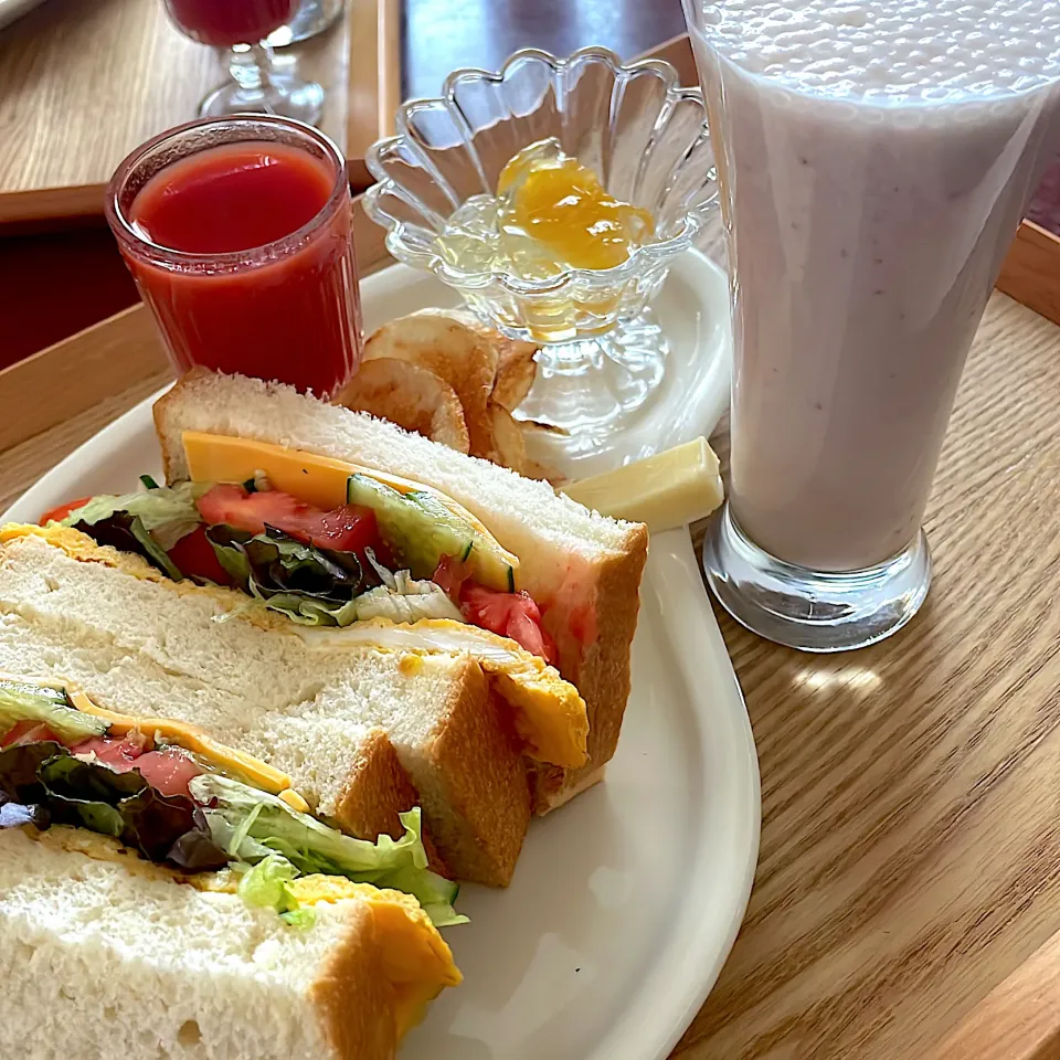 Snapdishの料理写真:三月最終日曜日の朝ごはん🥪|mokoさん