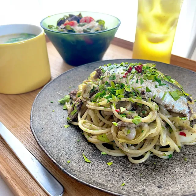 Snapdishの料理・レシピ写真:鰯のコンフィと春キャベツのパスタ｜春パスタいただきま〜す