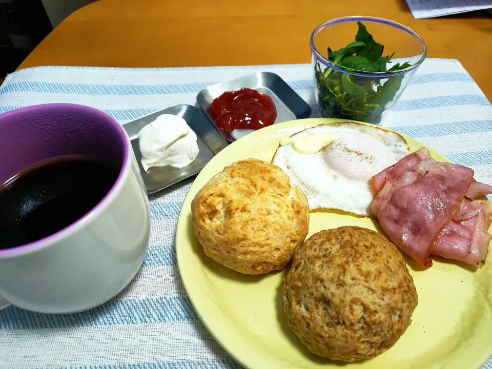 Snapdishの料理写真:スコーンの朝ご飯|にゃこさん