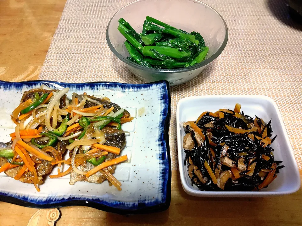 今日の晩御飯🍚
鯵の南蛮漬け
ひじきの煮物
菜花のからし和え|Tamuraさん