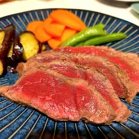 Snapdishの料理写真:モモかたまり肉のステーキ|Lechatさん