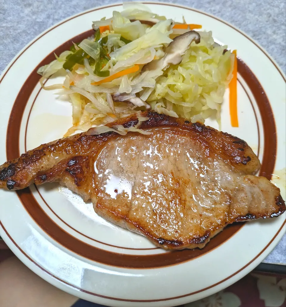 Snapdishの料理写真:豚肉焼き|郁ちゃんさん