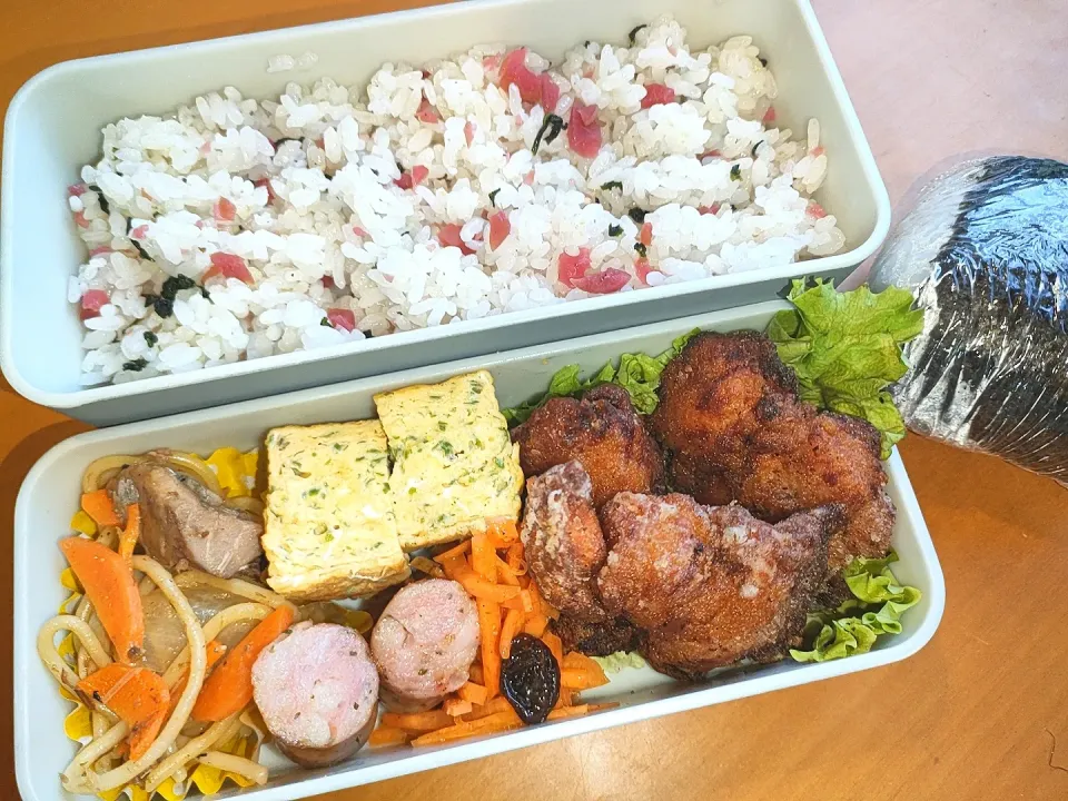 Snapdishの料理写真:次男弁当&おにぎり|tamagomagomagoさん