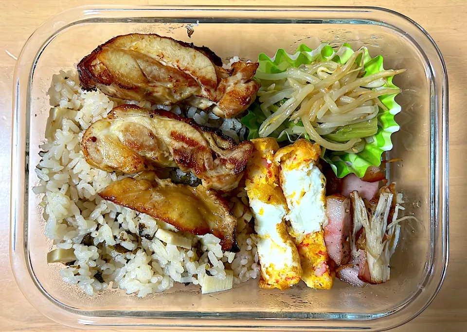 Snapdishの料理写真:タケノコとわかめの炊き込みご飯弁当|☆ぽよよん☆さん