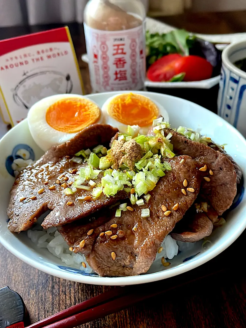 台湾風ねぎ塩牛タン丼with五香塩|とんちんさん