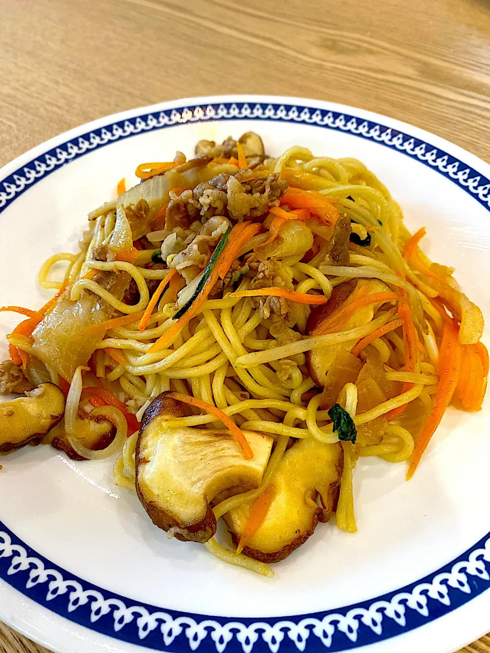 冷凍牛丼の具で牛焼きそば|しばざきまりさん