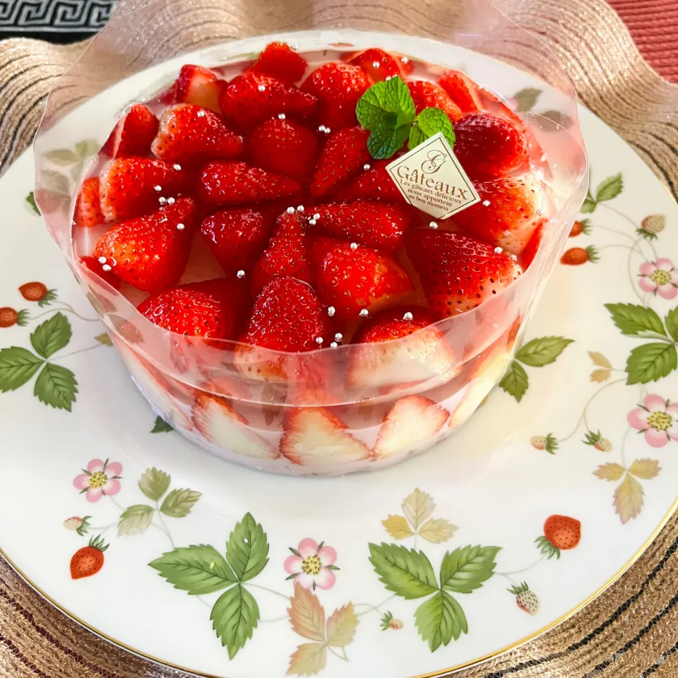 Snapdishの料理写真:いちごムースケーキ🍓|adriablueさん