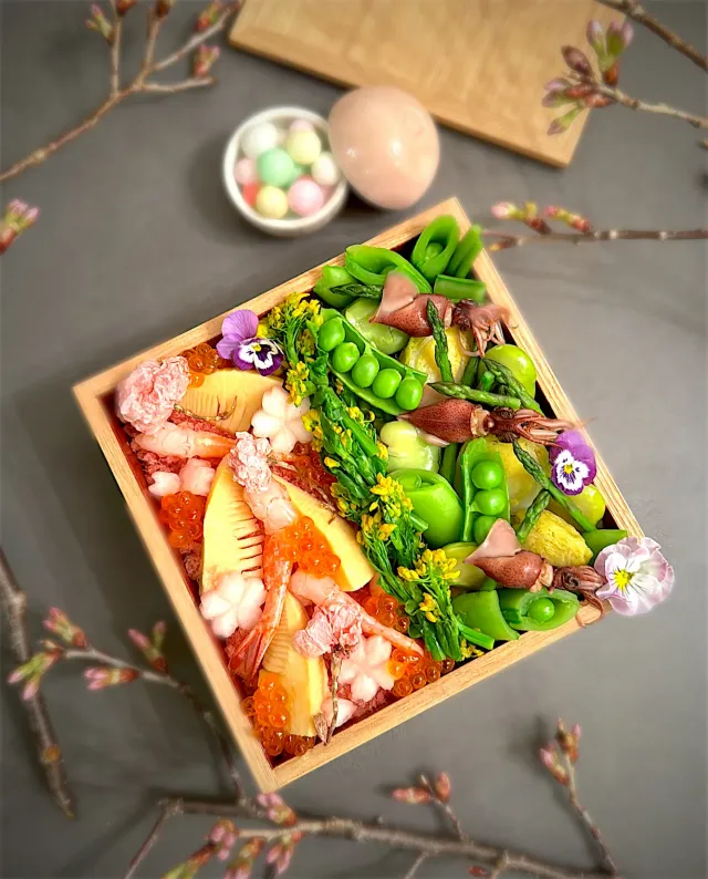 Snapdishの料理・レシピ写真:二色の桜たけのこちらし寿司｜ワクワク 春のお花見弁当♪