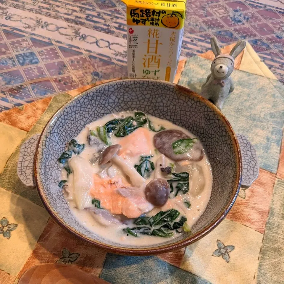 Snapdishの料理写真:柚子風味の鮭ときのことほうれん草のクリーム煮🧡|naonaomimichanさん