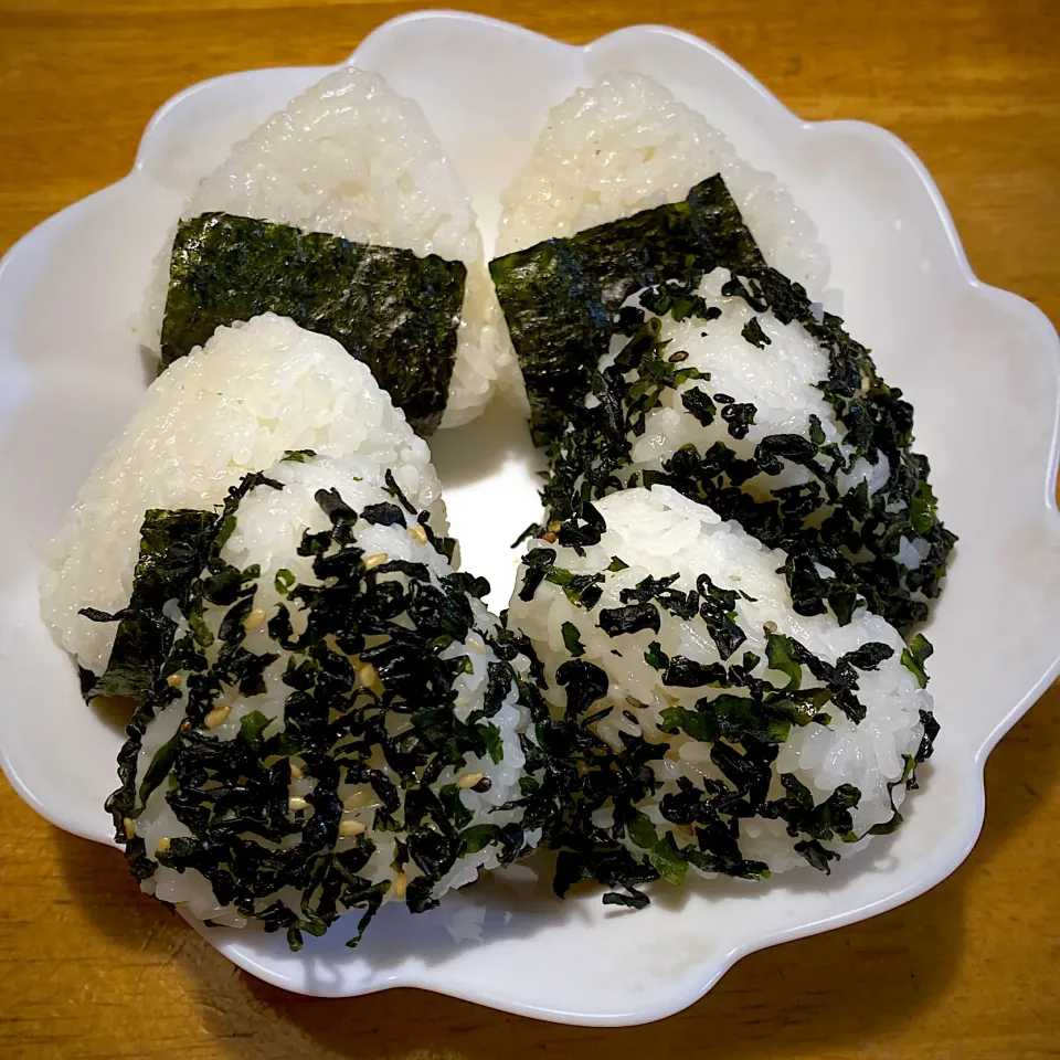 夫の昼食用おにぎり🍙|もえさん