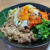 Snapdishの料理写真:冷凍牛丼の具でビビンバ丼|Kiyomi Tanakaさん